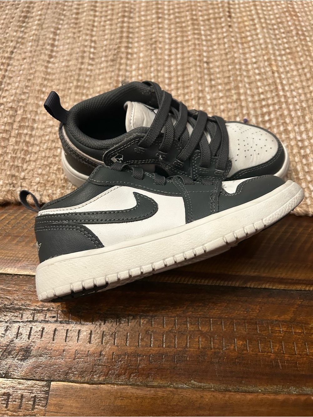 Nike Kids Low-Top Sneakers in Black and White